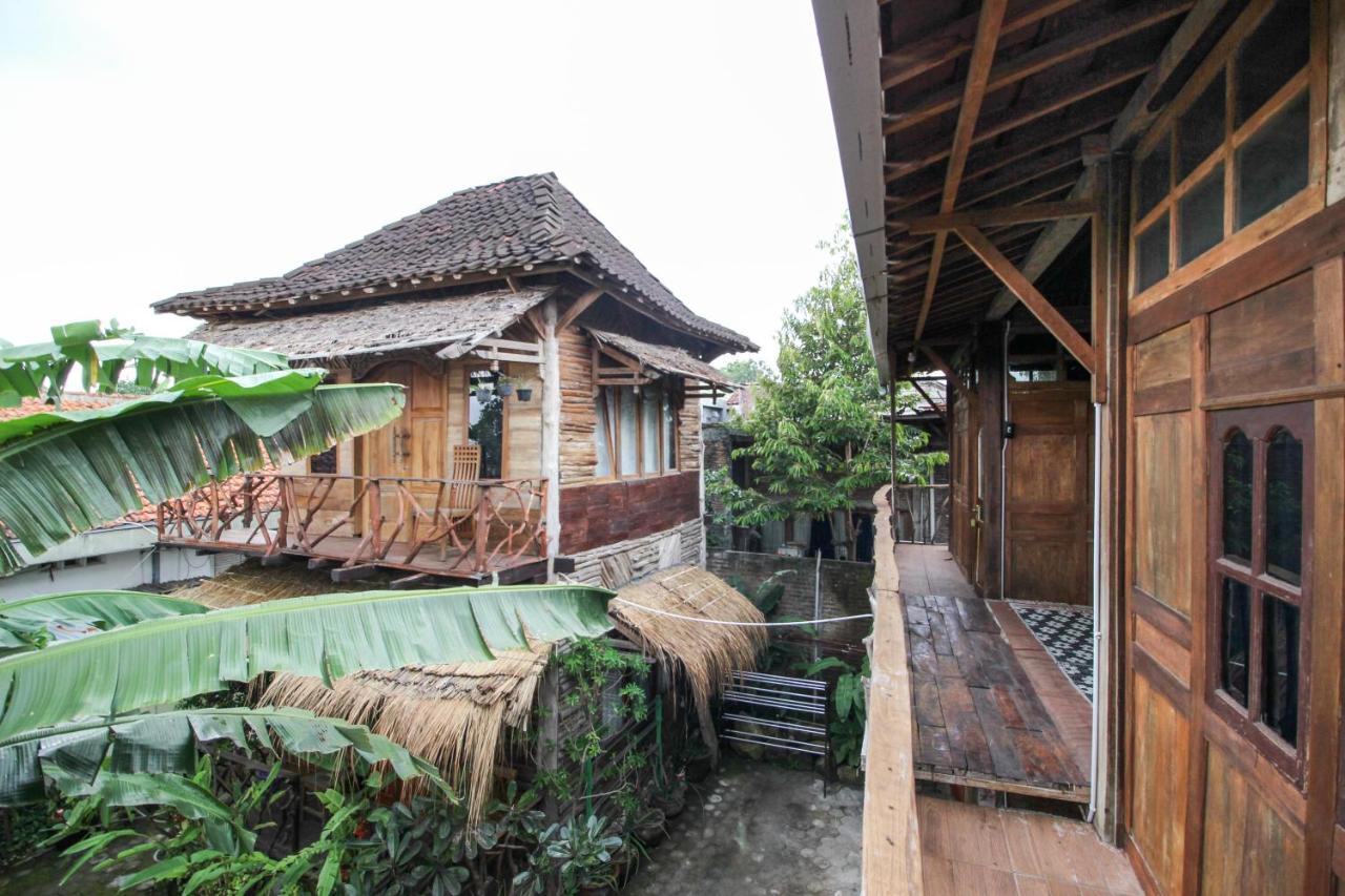 Reddoorz Near Rumah Sakit Wirosaban Salakan Exterior foto