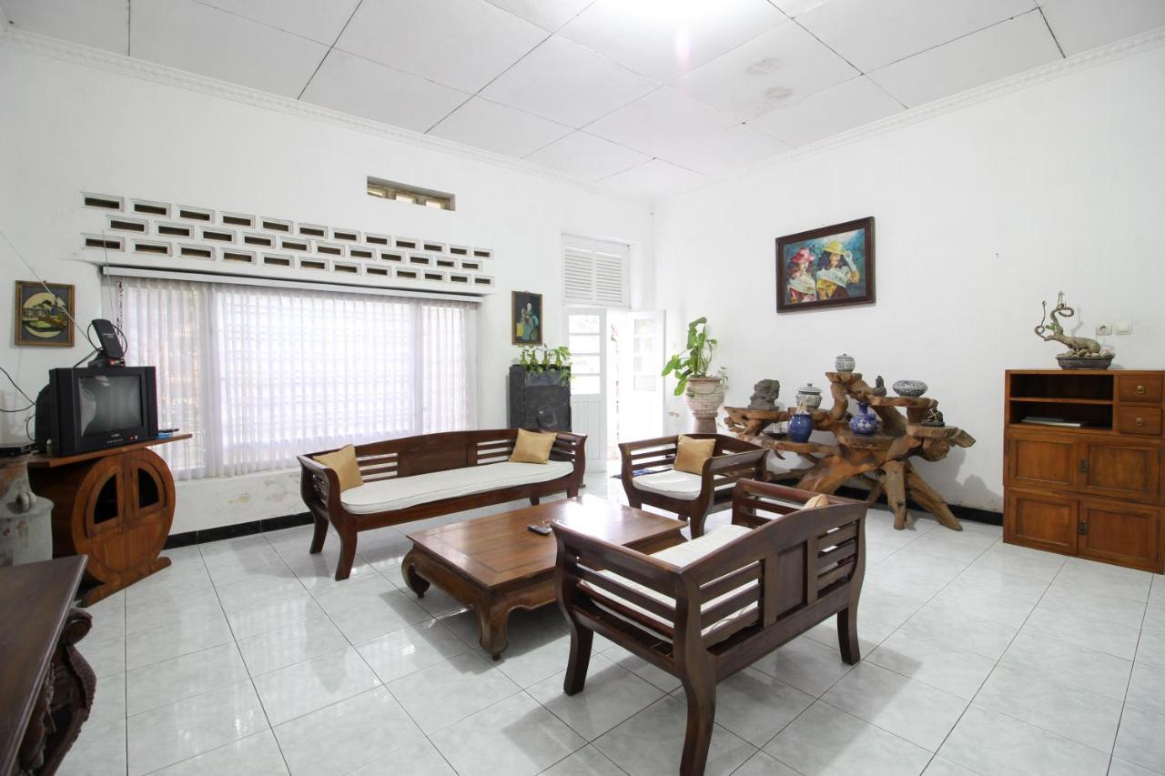 Reddoorz Near Rumah Sakit Wirosaban Salakan Exterior foto
