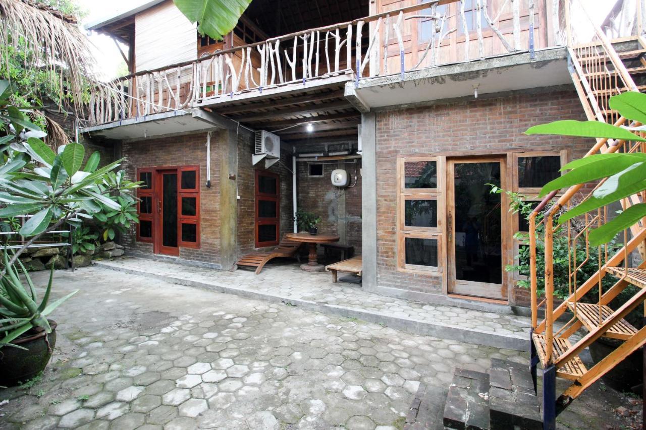 Reddoorz Near Rumah Sakit Wirosaban Salakan Exterior foto
