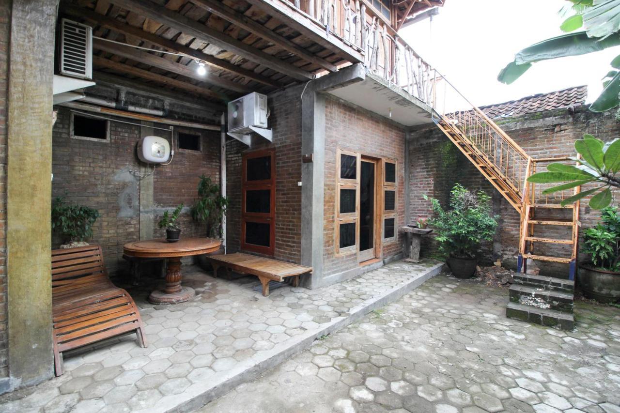 Reddoorz Near Rumah Sakit Wirosaban Salakan Exterior foto